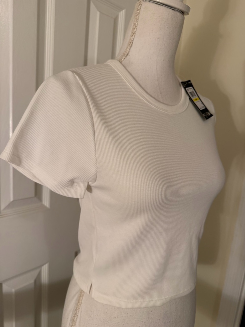 Under Armour Ribbed Fitted Baby Tee NWT! - Picture 10 of 11